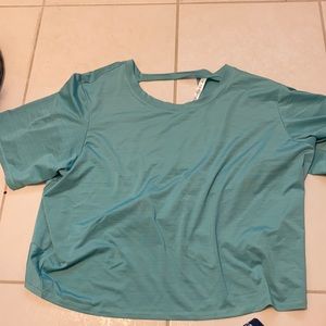 Fabletics women’s short sleeve shirt